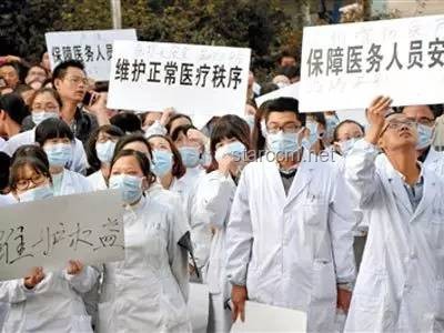 印医生遭强奸犯家属暴力应对指南